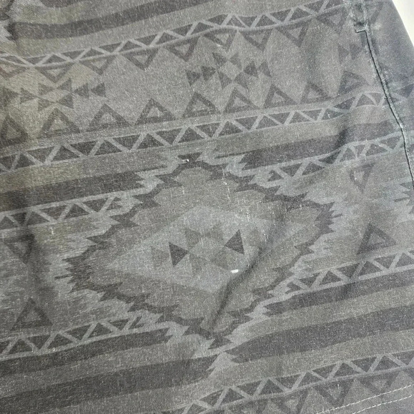 Chubbies Athletic Shorts The Quest 7" Lined Hybrid Swim Aztec Pattern Medium - Picture 6 of 8